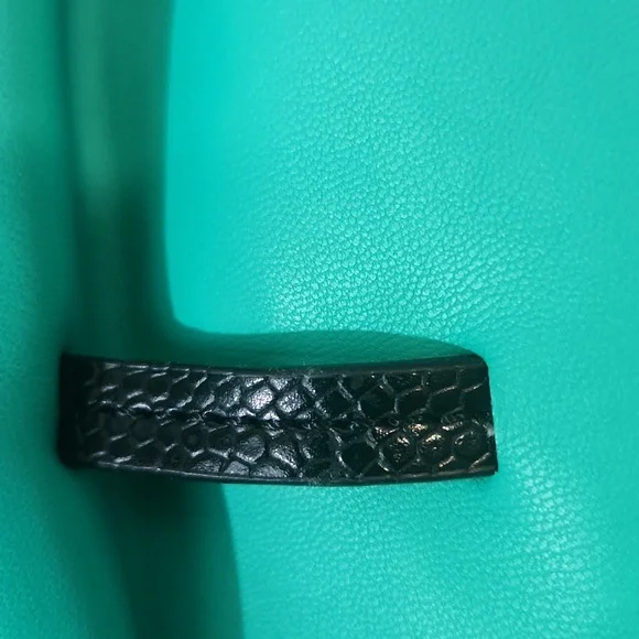 Badgley Mischka Elegant Turquoise Handbag - Picture 3 of 8